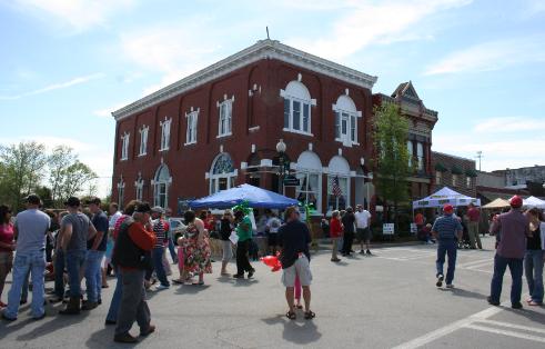 Dogwood Festival Tallapoosa, Ga. American Hometown Realty Home of The Possum Drop.